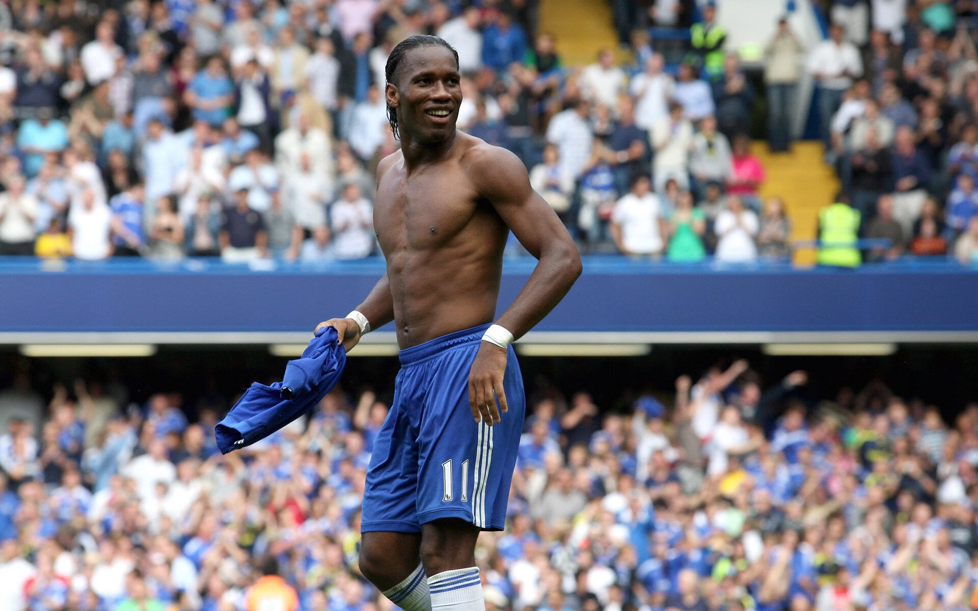 法甲豪门“边路+高压”战术：打乱对手战略，足球高压战术