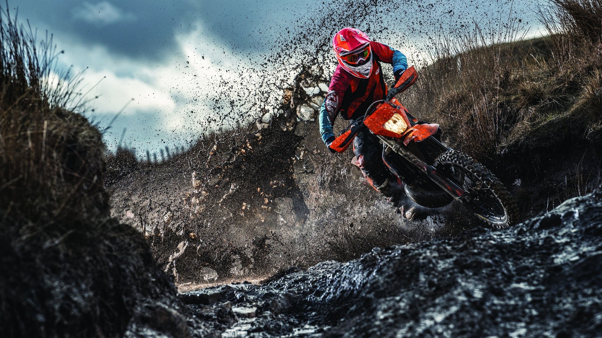 泰国骑手Natchinapha Rattanachotirat荣获2024年最佳障碍赛骑手奖，表彰其卓越表现。